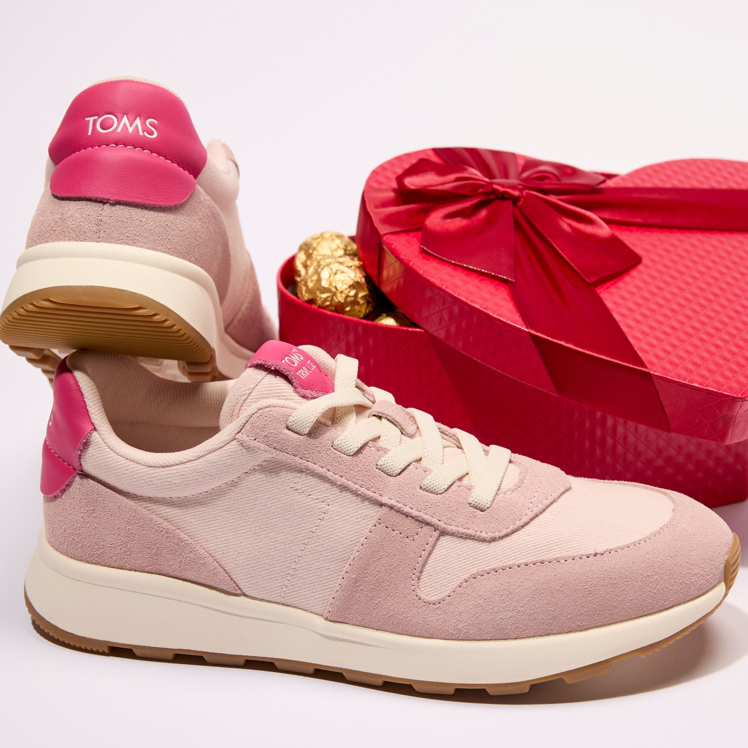 Womens TRVL LITE Retro Runner Sneaker Water Repellent Pale Rose - Image 2
