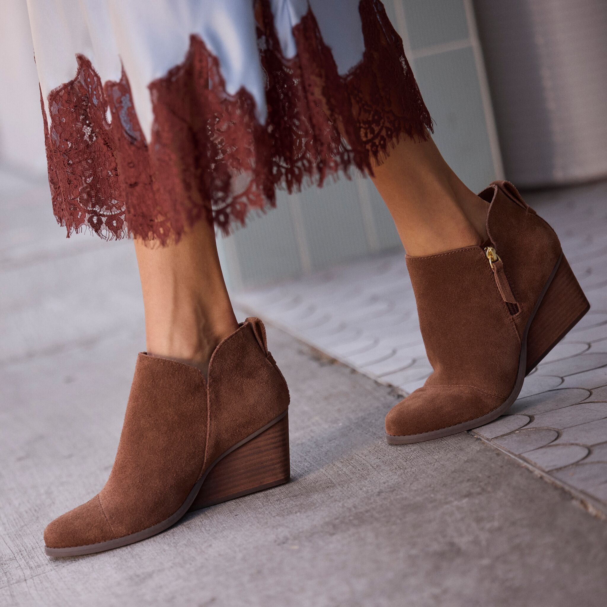 Womens Goldie Wedge Ankle Bootie Hot Cocoa Suede - Image 2