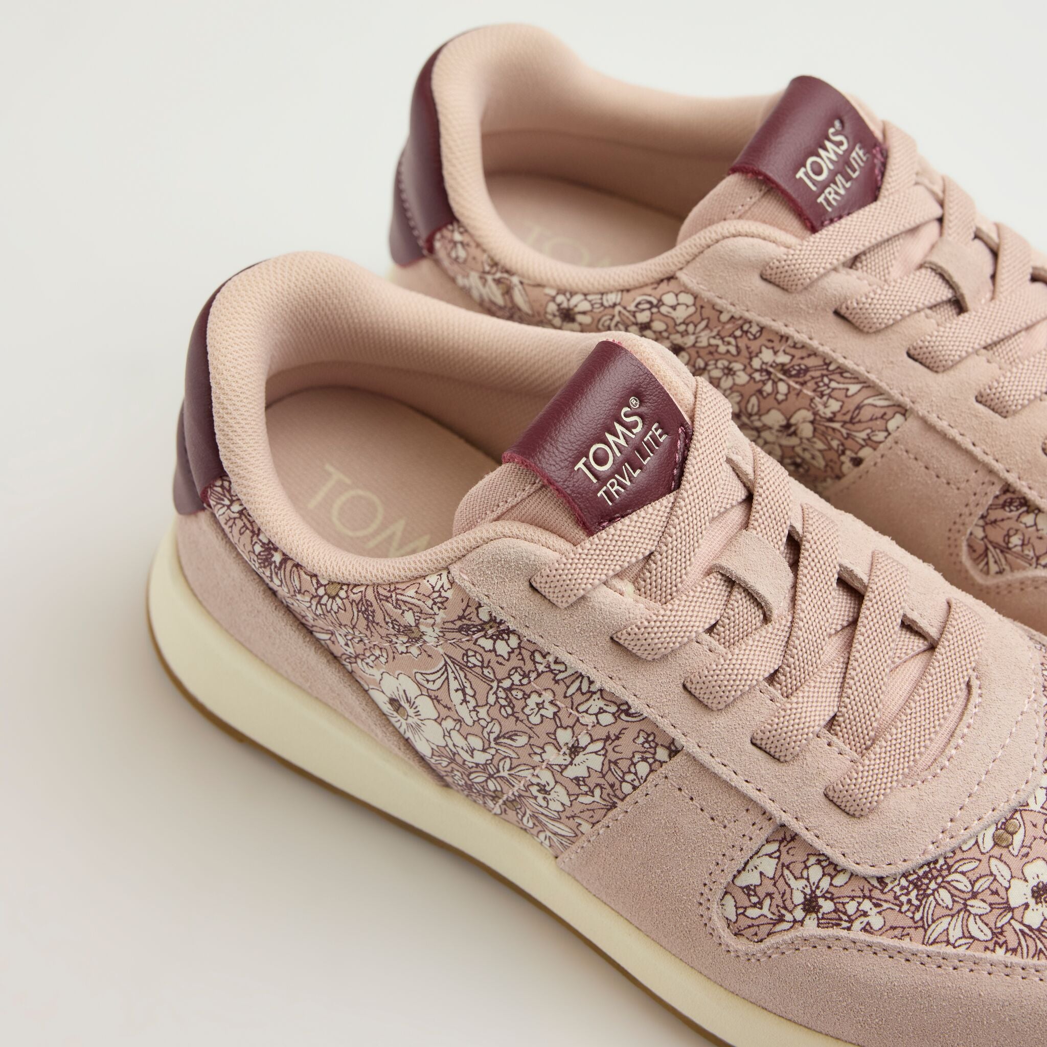 Womens TRVL LITE Retro Runner Sneaker Water Repellent Seashell Floral Print - Image 2