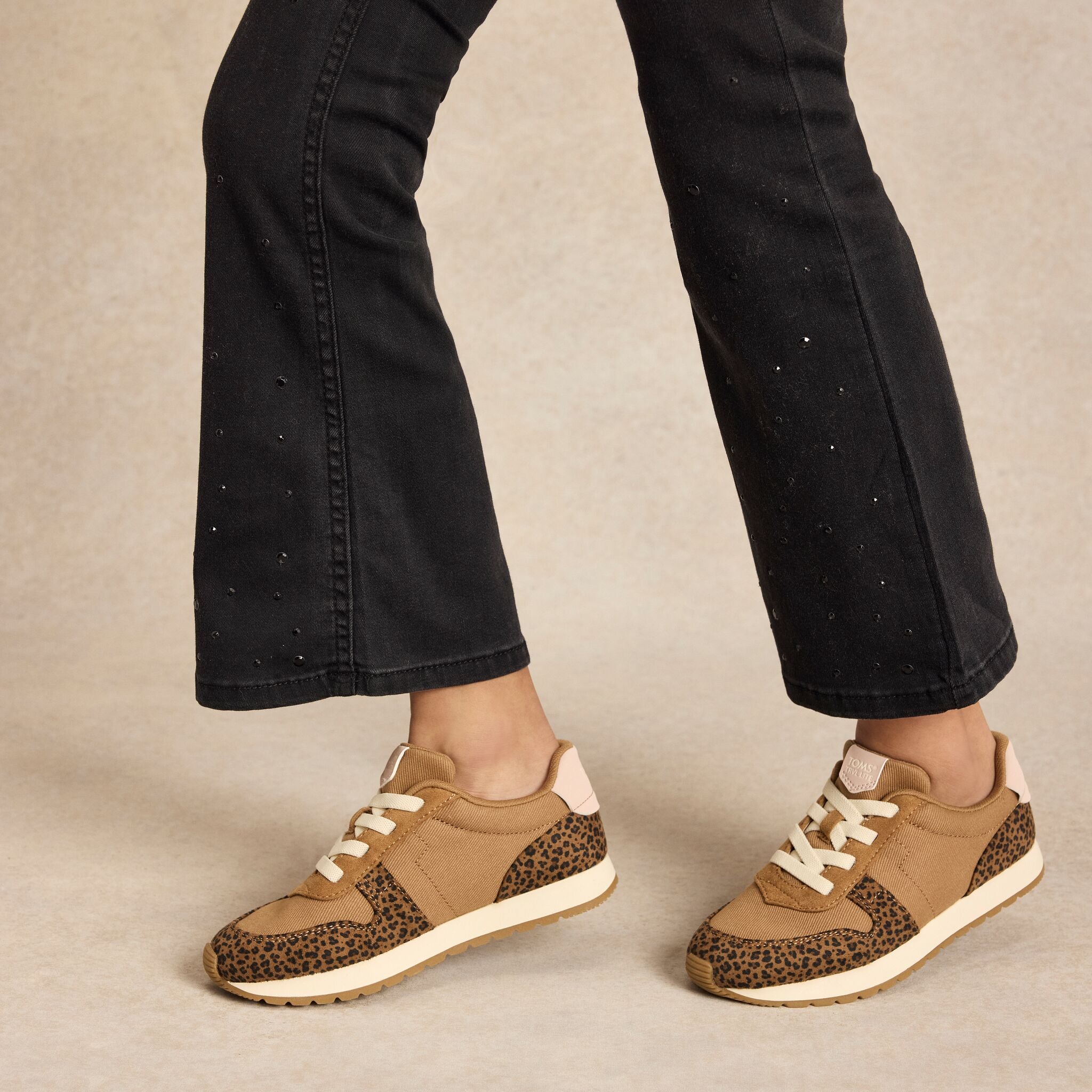 TRVL LITE Retro Runner Kids Sneaker Water Repellent Toffee Leopard Vintage Twill - Image 2