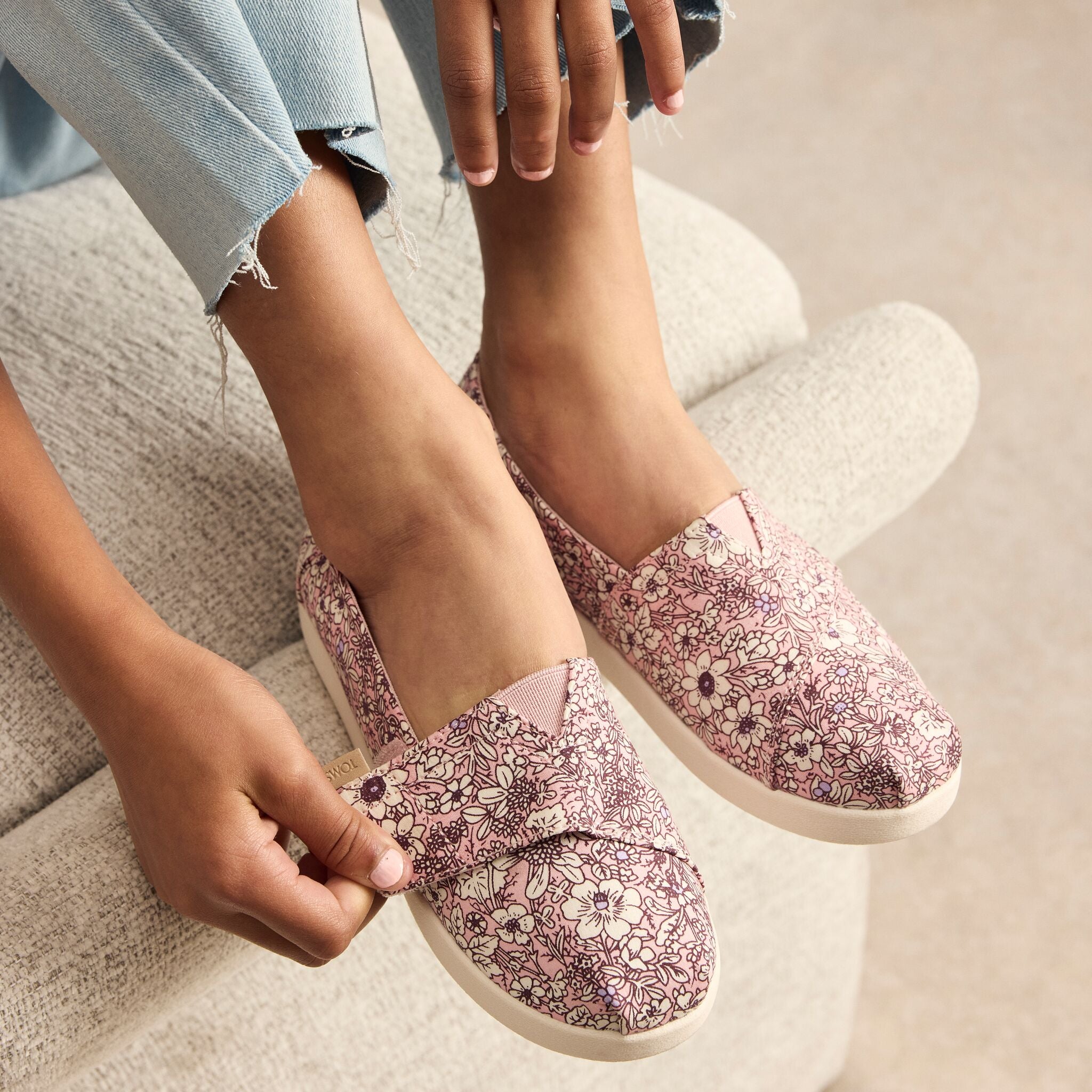 Alpargata Classic Kids Shoe Pink Quartz Floral - Image 2